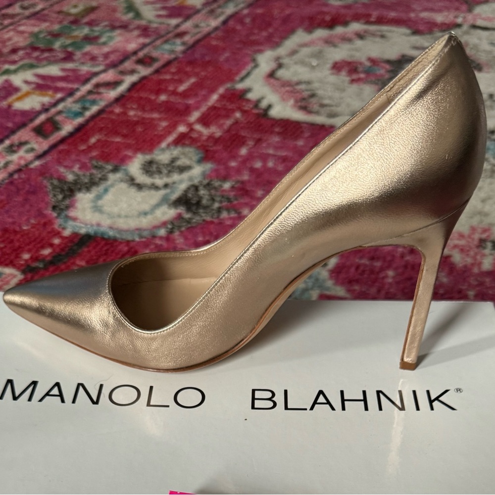 ✨ MANOLO BLAHNIK✨ 
Classic gold heels NIB. Purchased for $665 + tax at neimans